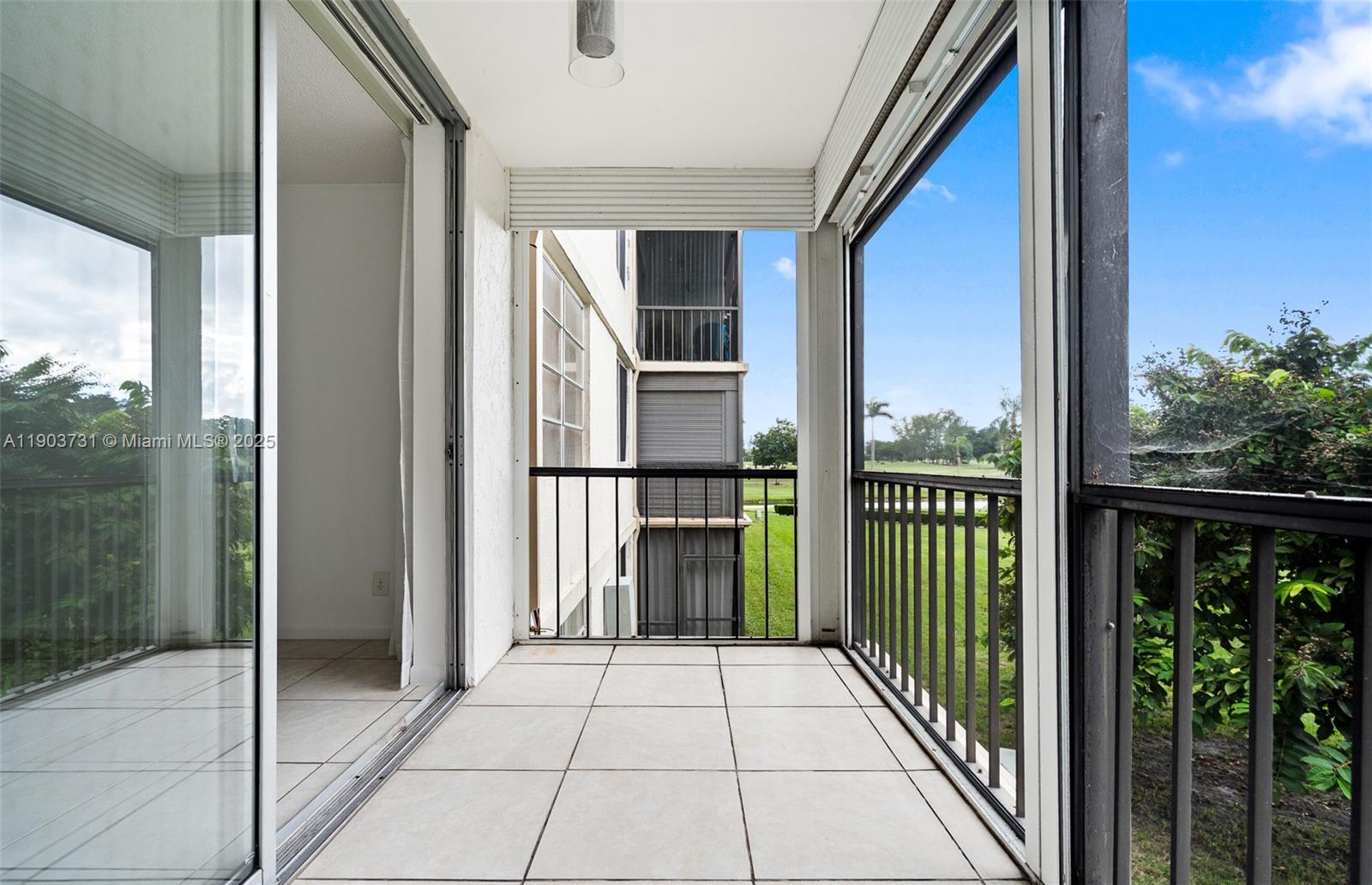 HOLLYBROOK GOLF AND - Residential