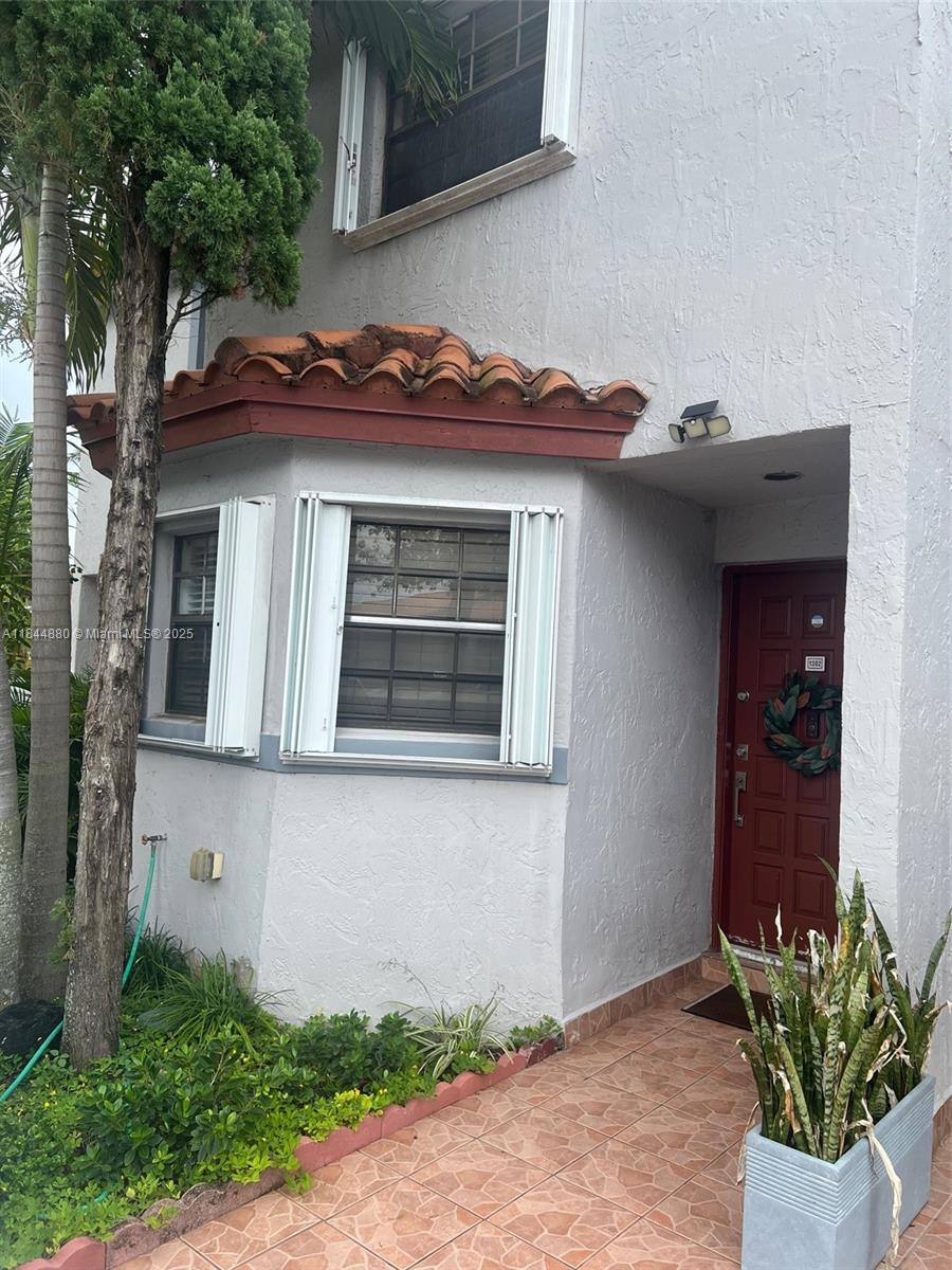 NICE UNIT WITH OPEN SPACE LIVING AND DINING AREA. STAINLESS STEEL APPLIANCES AND GRANITE MARBLE TOP IN KITCHEN. UPGRADED FLOORS. UPGRADED BATHROOMS. EXCELLENT LOCATION CLOSE TO NEW WEST KENDALL BAPTIST, SHOPPING, PLACES OF WORKSHIP AND MORE. THIS PROPERTY IS ALSO FOR SALE MLS#A11813896