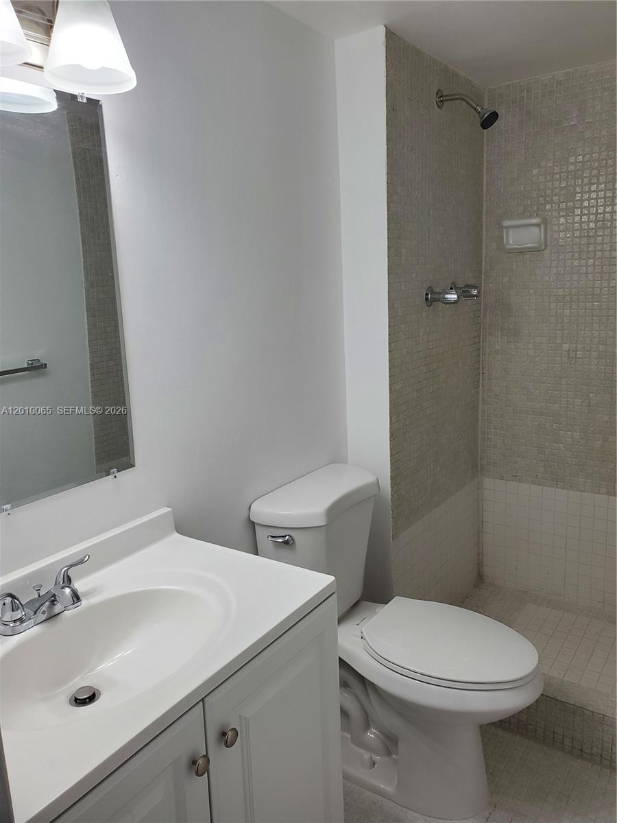 496 NW 165th St Rd D-412