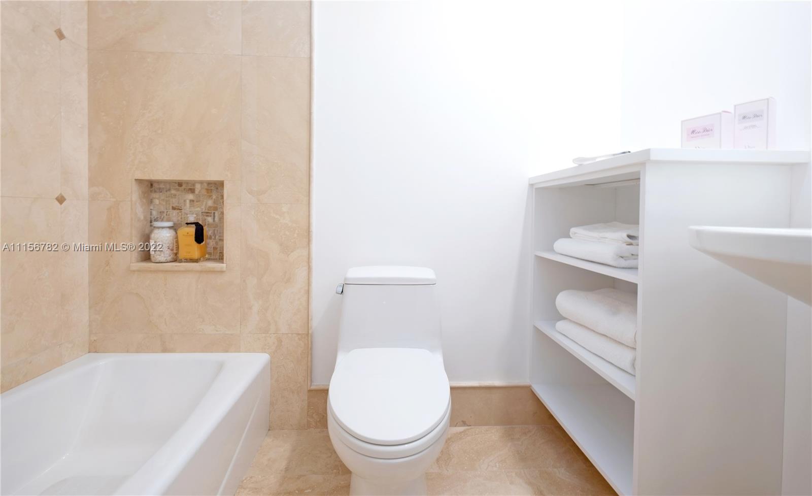 SILVER THATCH ATLANTIC PL - Residential