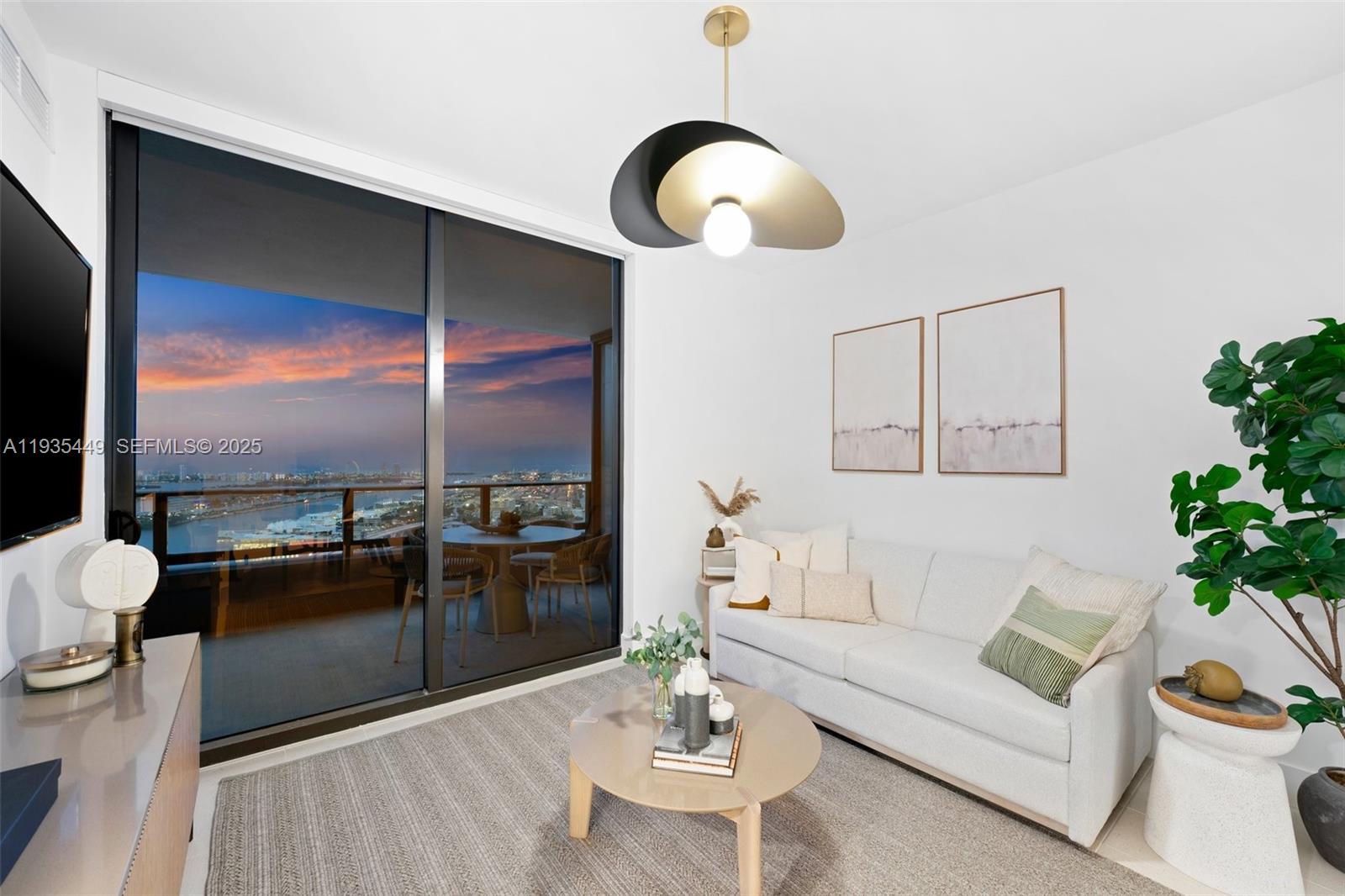 DOWNTOWN MIAMI - Residential