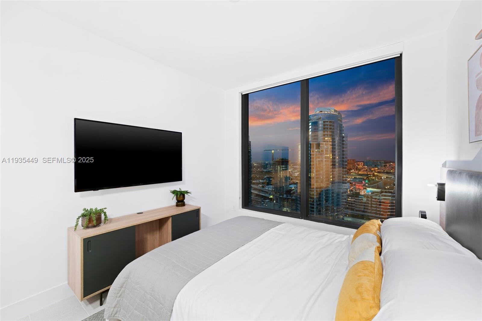 DOWNTOWN MIAMI - Residential