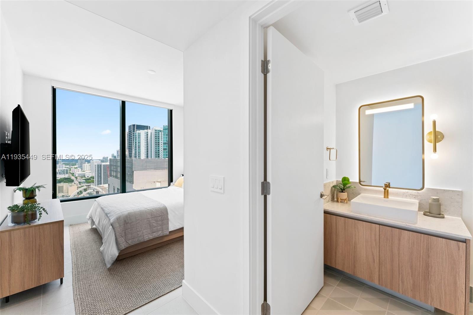 DOWNTOWN MIAMI - Residential