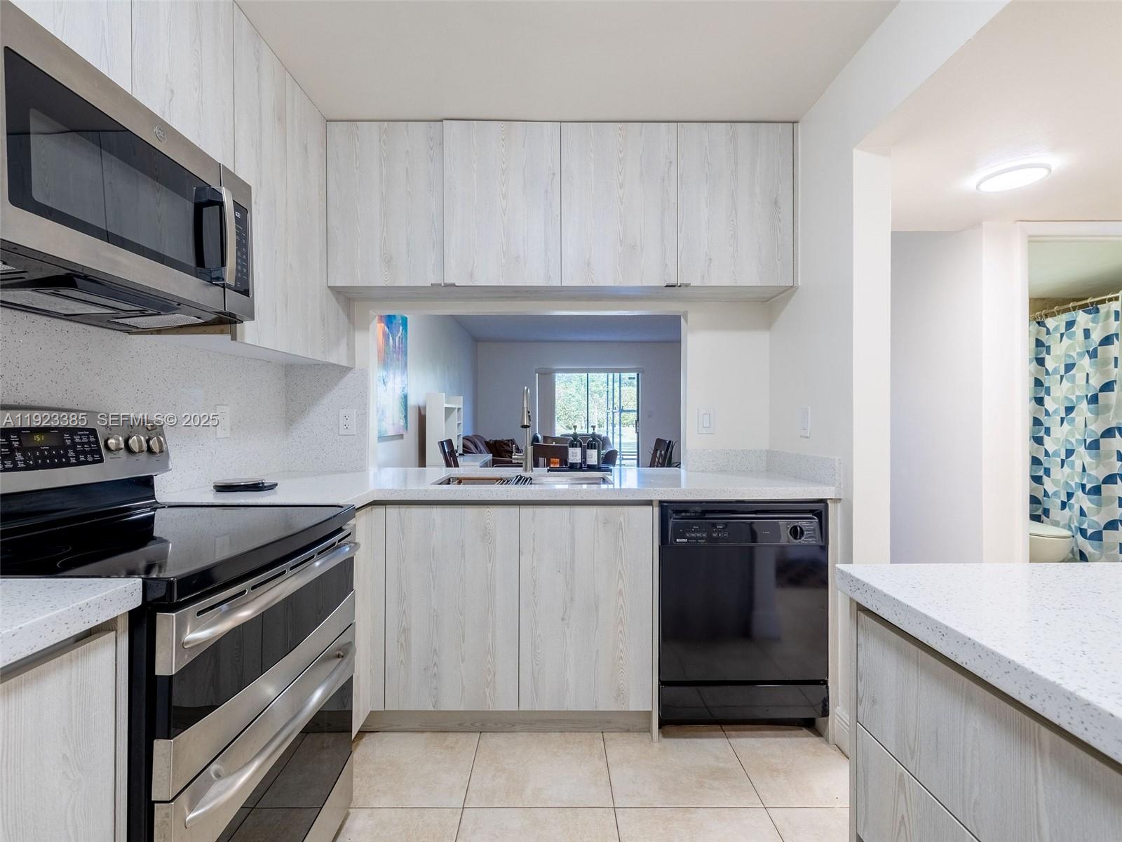 WATERSIDE VILLAGE THREE C - Residential