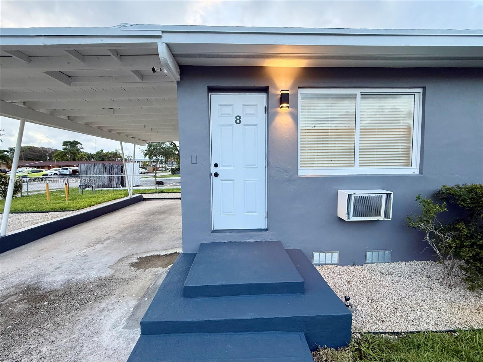 HOLLYWOOD LITTLE RANCHES - Residential Lease