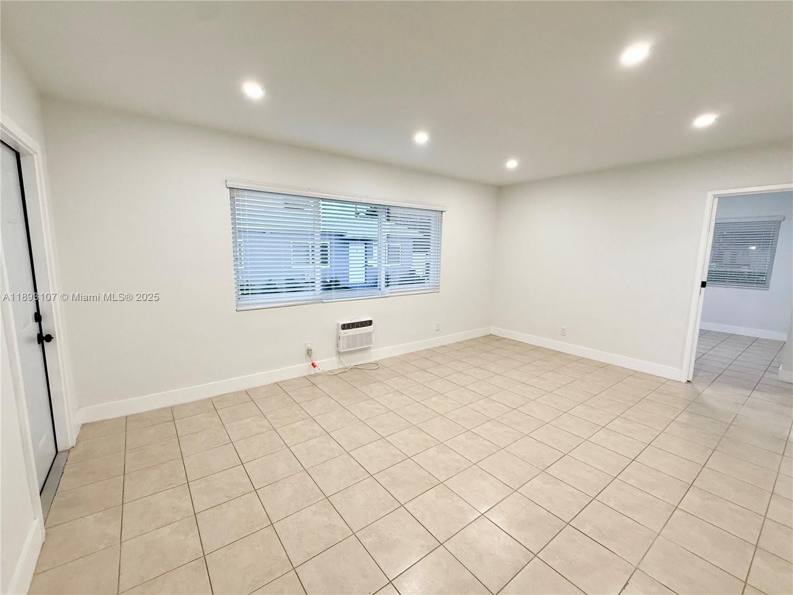 HOLLYWOOD LITTLE RANCHES - Residential Lease