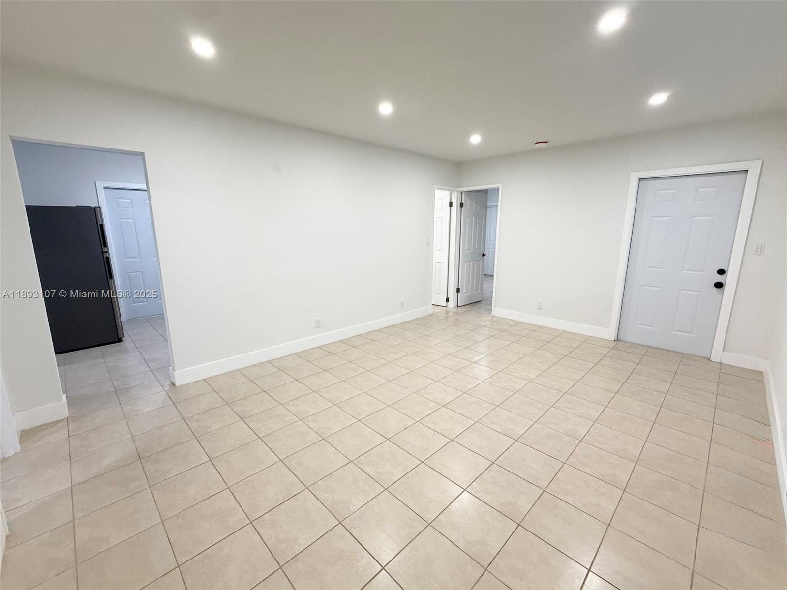 HOLLYWOOD LITTLE RANCHES - Residential Lease
