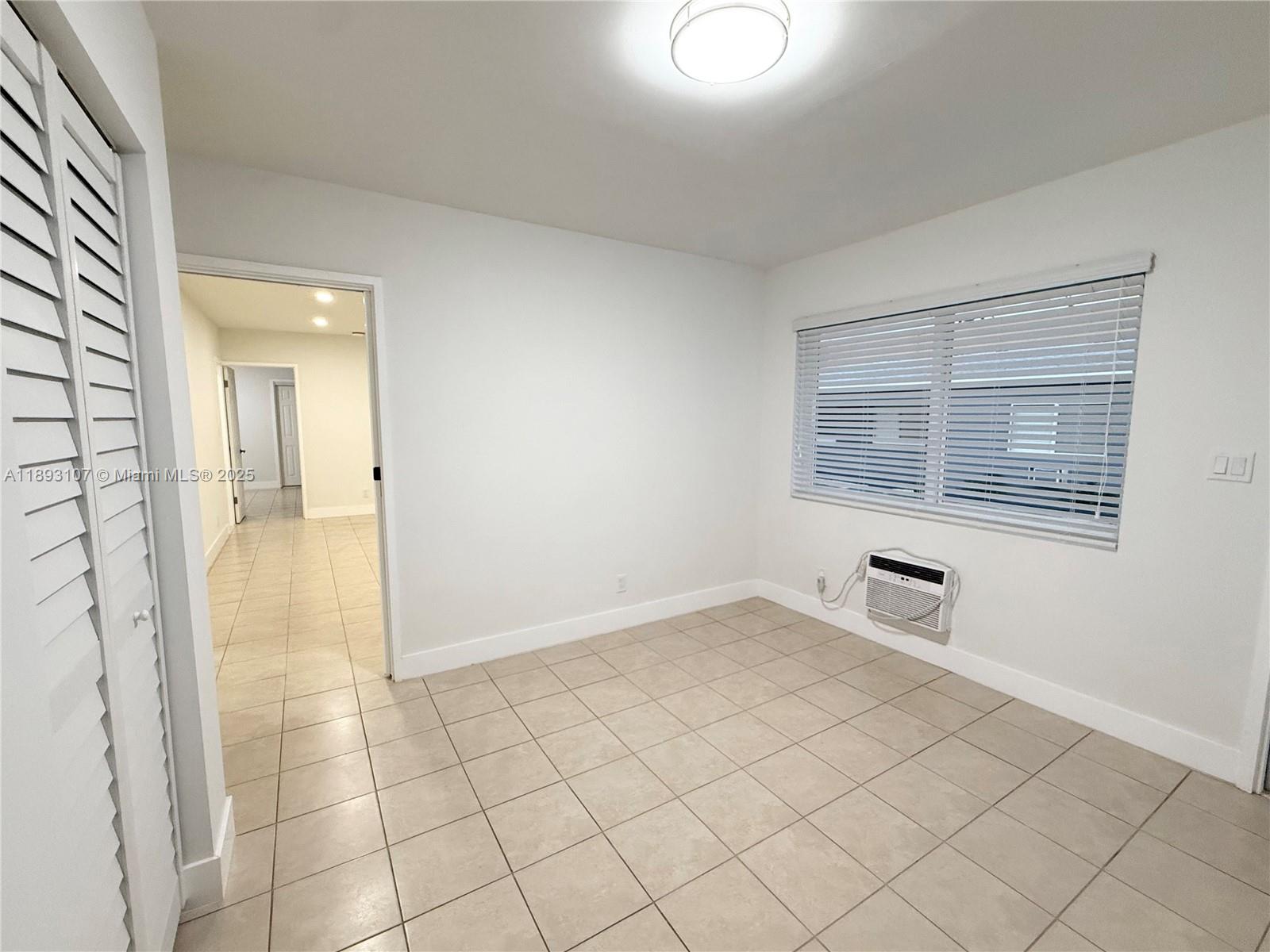 HOLLYWOOD LITTLE RANCHES - Residential Lease