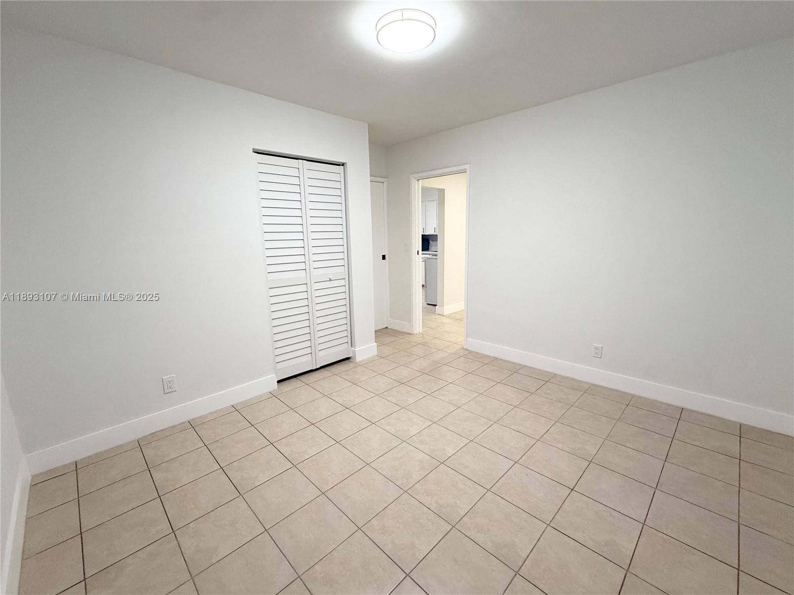 HOLLYWOOD LITTLE RANCHES - Residential Lease