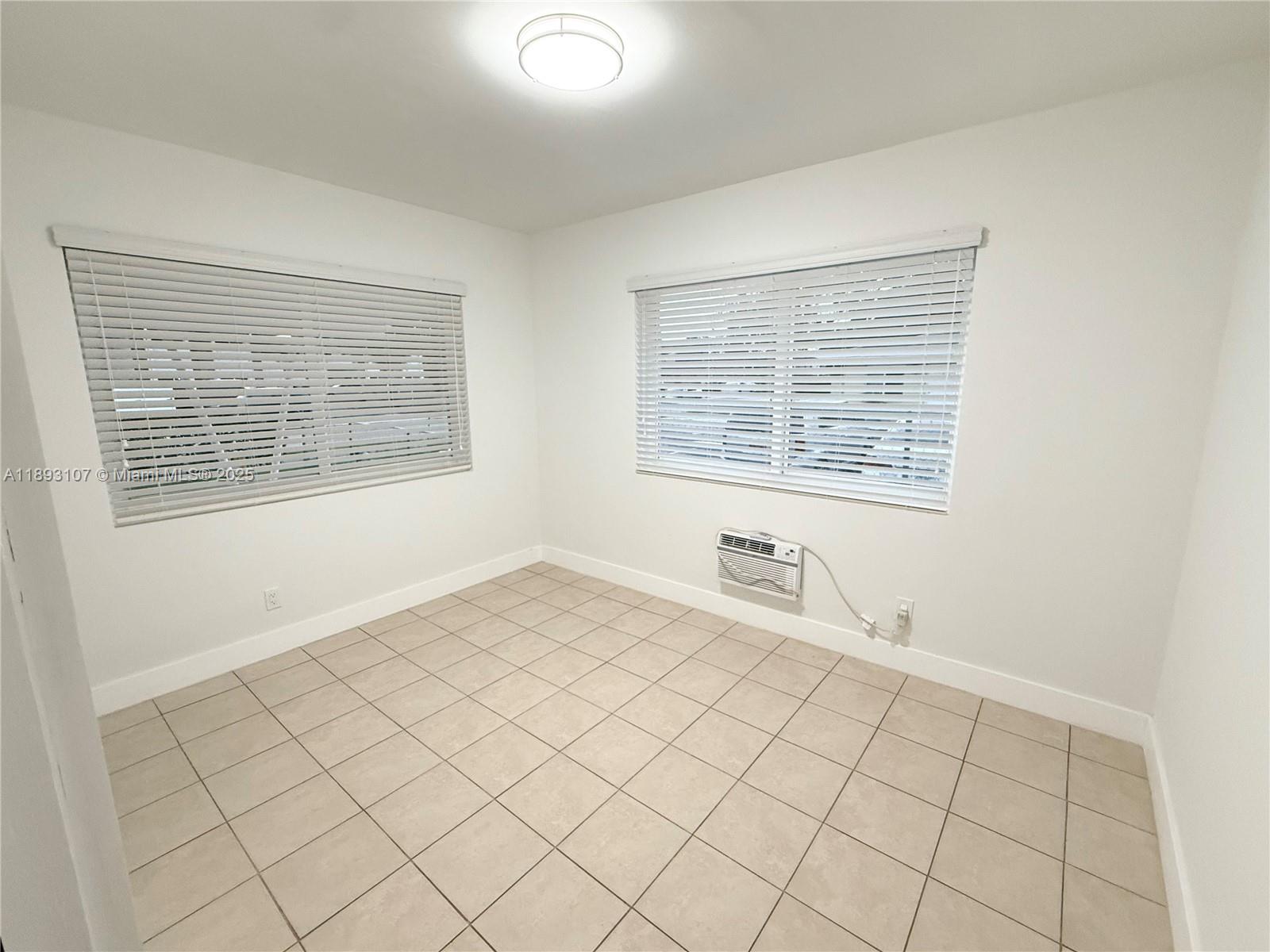 HOLLYWOOD LITTLE RANCHES - Residential Lease