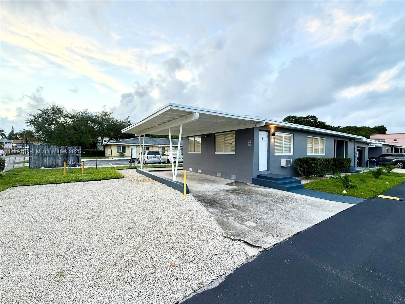 HOLLYWOOD LITTLE RANCHES - Residential Lease