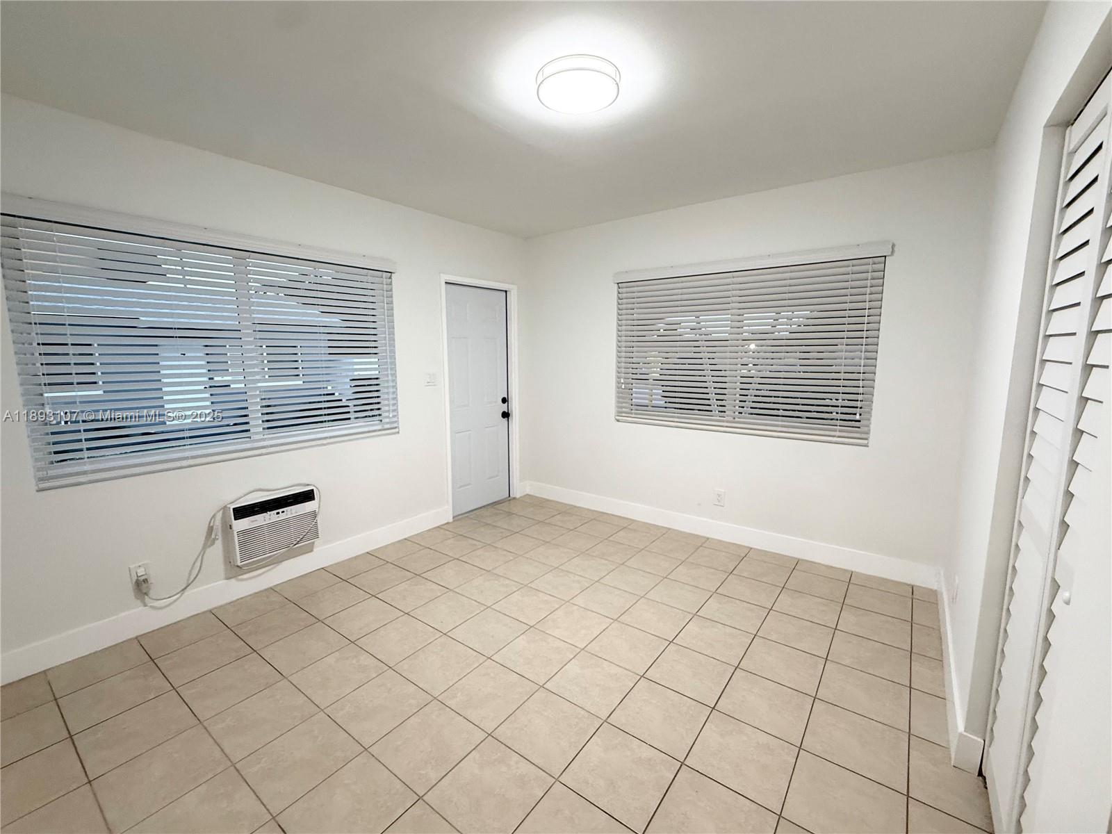 HOLLYWOOD LITTLE RANCHES - Residential Lease