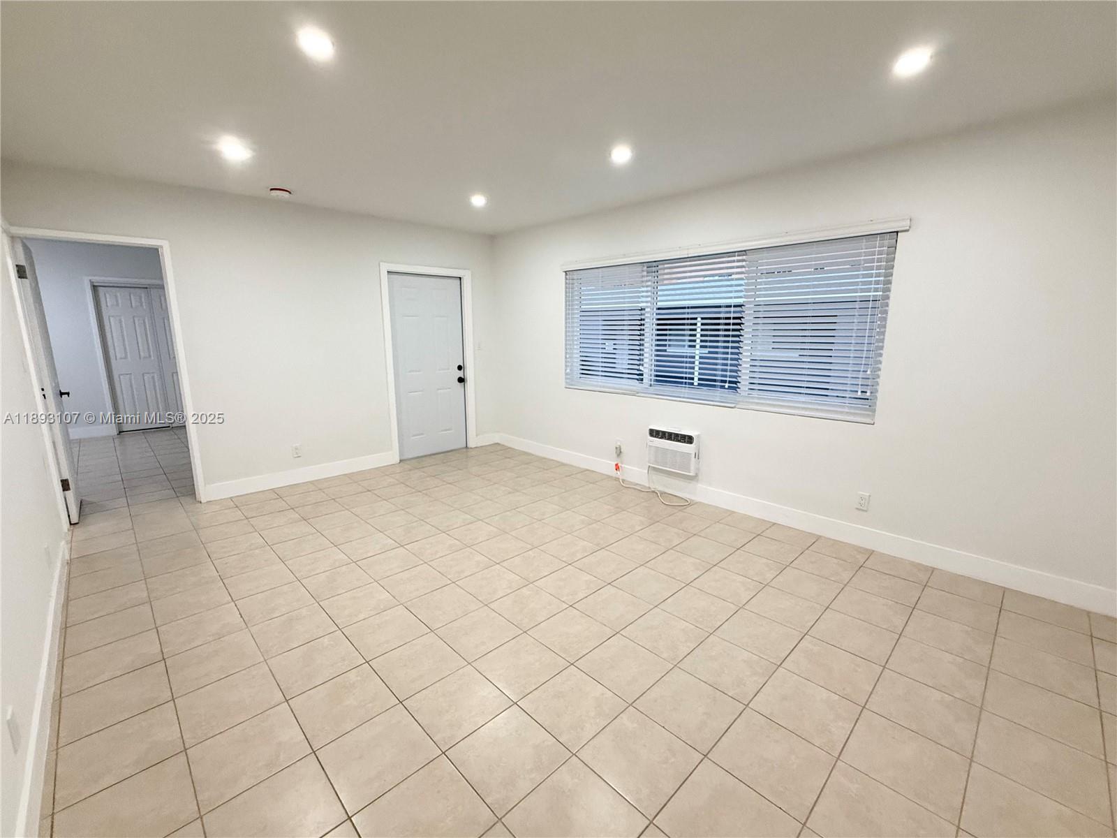 HOLLYWOOD LITTLE RANCHES - Residential Lease