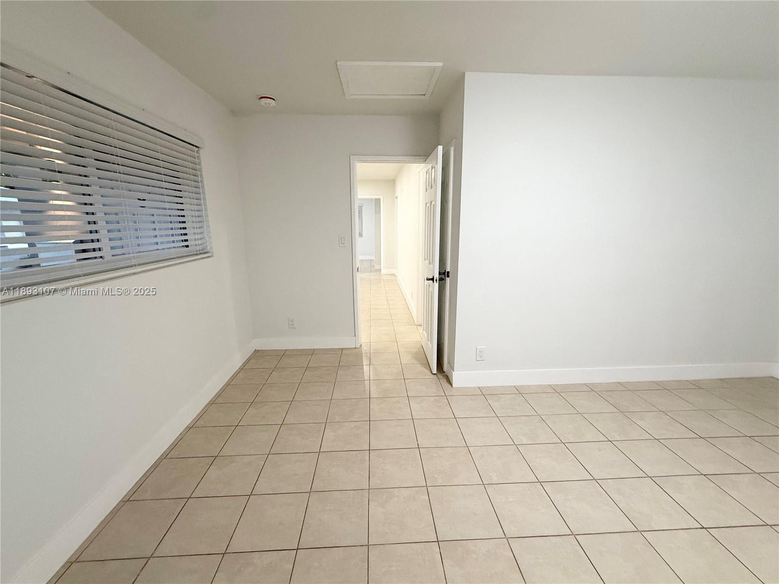 HOLLYWOOD LITTLE RANCHES - Residential Lease