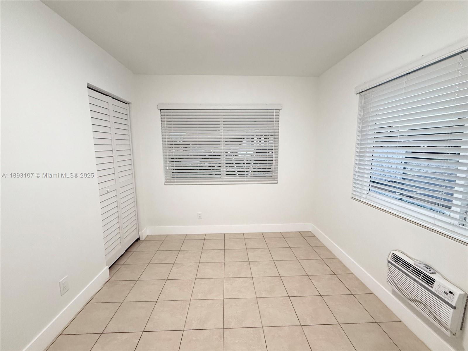HOLLYWOOD LITTLE RANCHES - Residential Lease