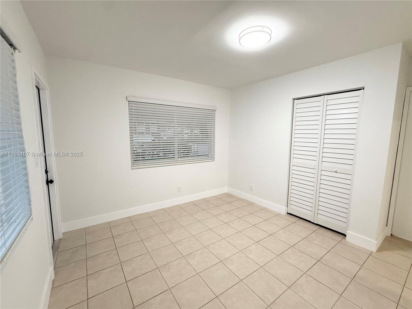 HOLLYWOOD LITTLE RANCHES - Residential Lease