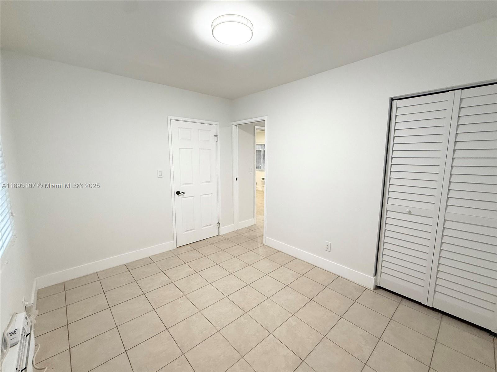 HOLLYWOOD LITTLE RANCHES - Residential Lease