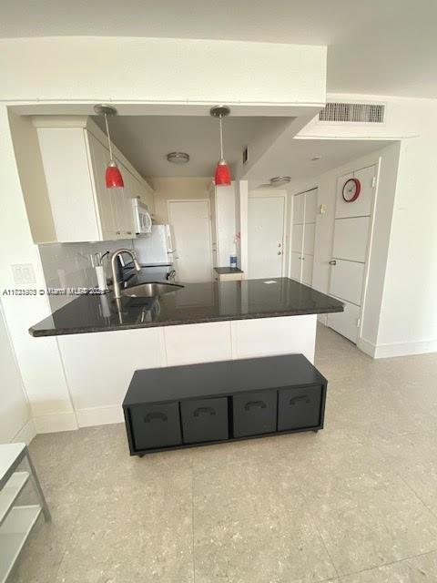 2899 Collins Ave 548