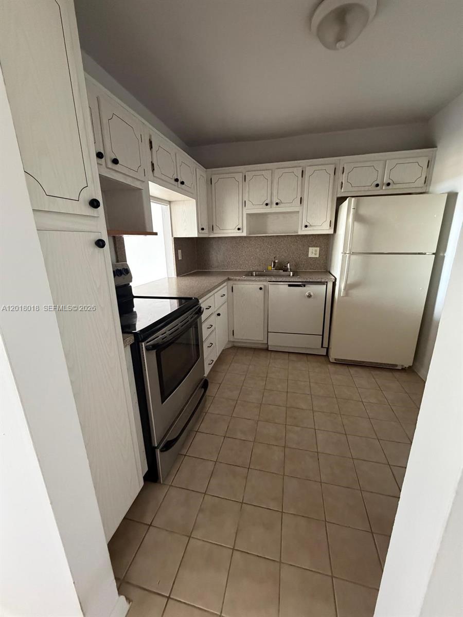 IMPERIAL TOWERS CONDO - Residential