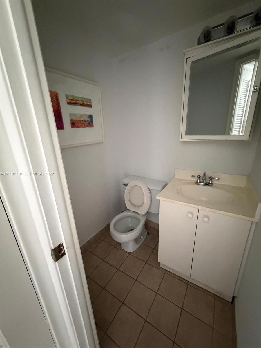 IMPERIAL TOWERS CONDO - Residential