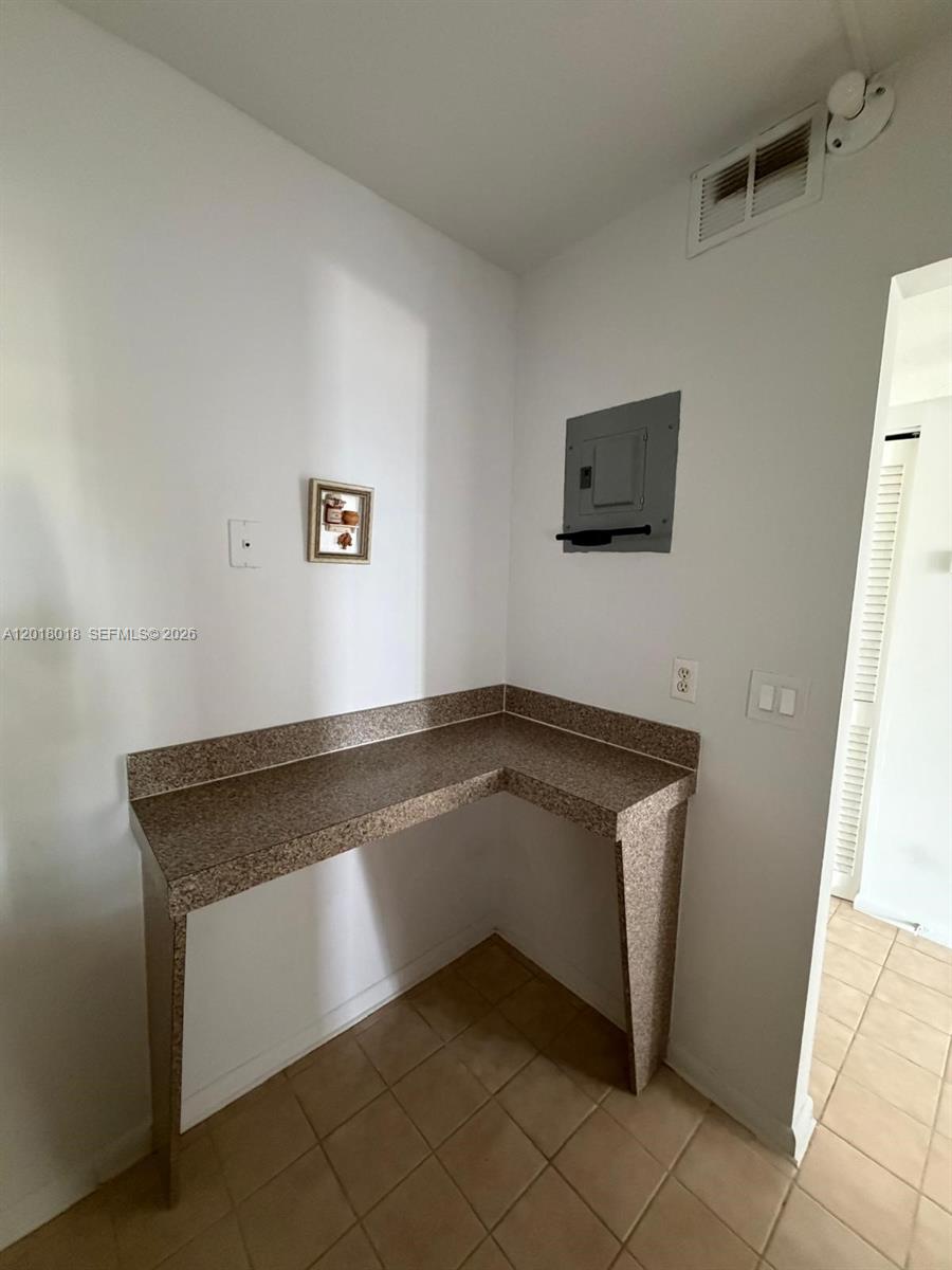 IMPERIAL TOWERS CONDO - Residential