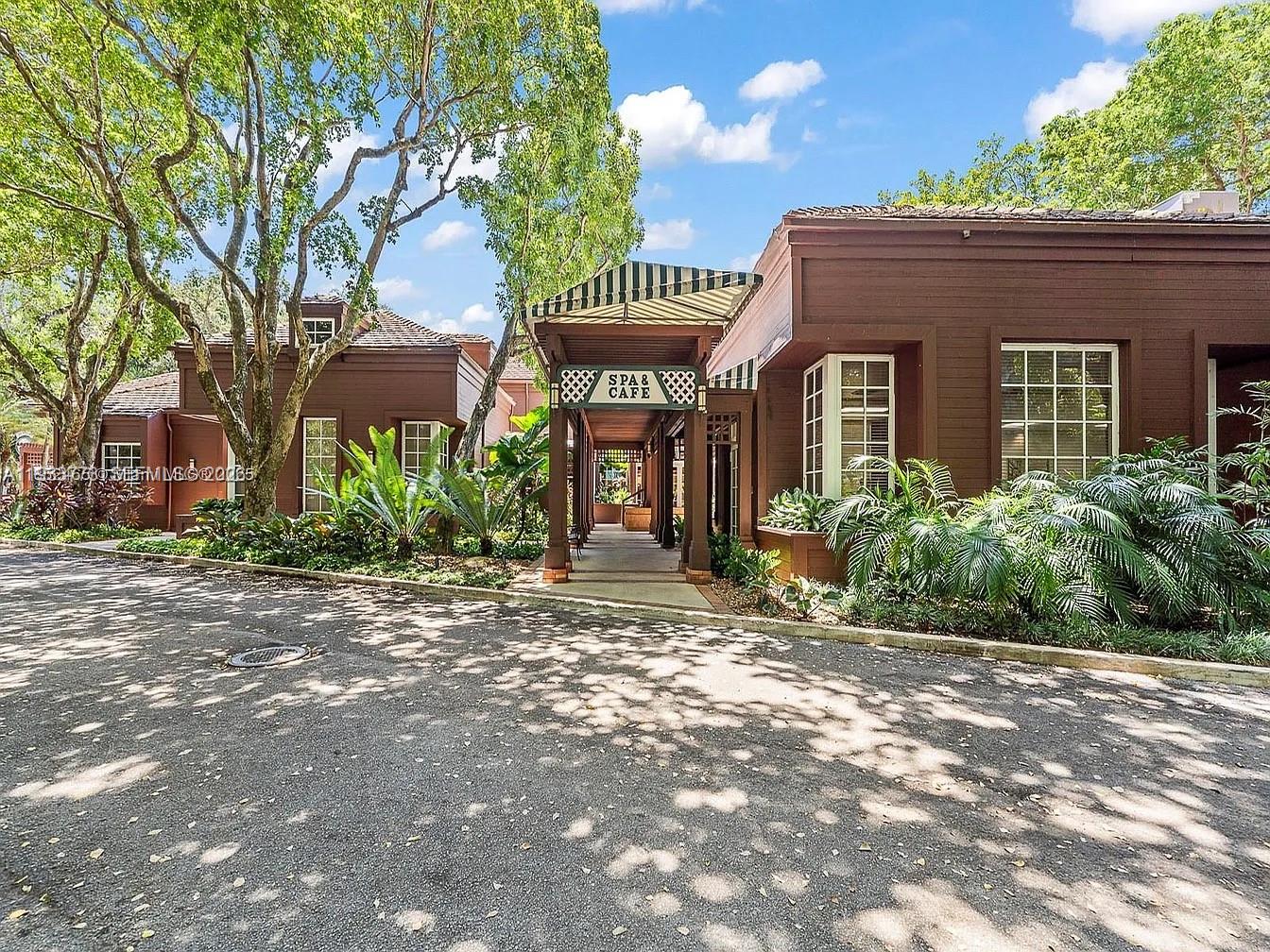 TOWERS OF QUAYSIDE CONDO - Residential