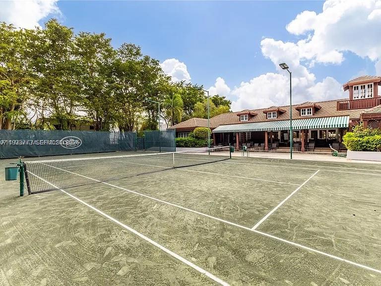 TOWERS OF QUAYSIDE CONDO - Residential