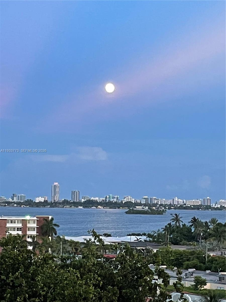 TOWERS OF QUAYSIDE CONDO - Residential