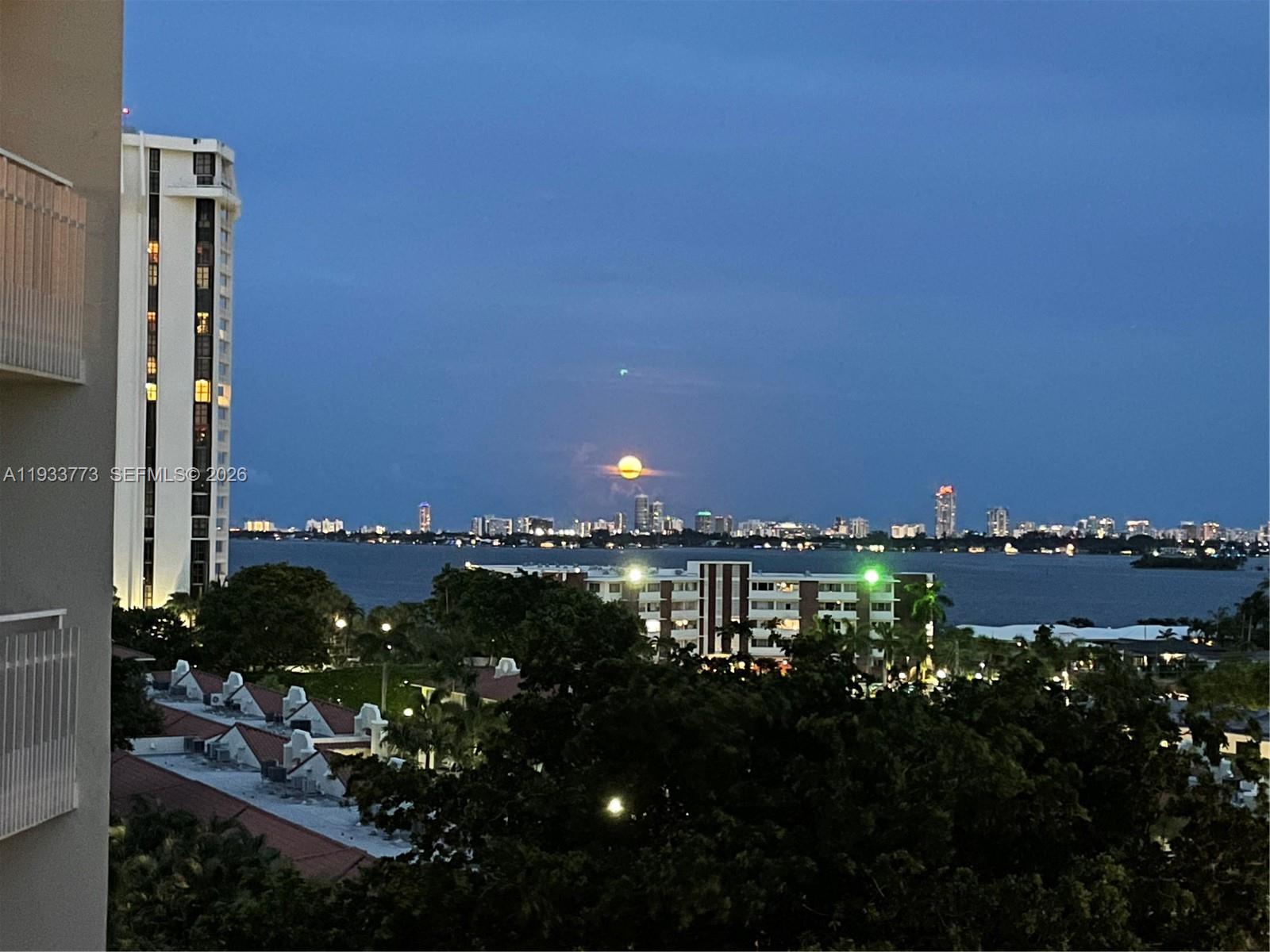 TOWERS OF QUAYSIDE CONDO - Residential