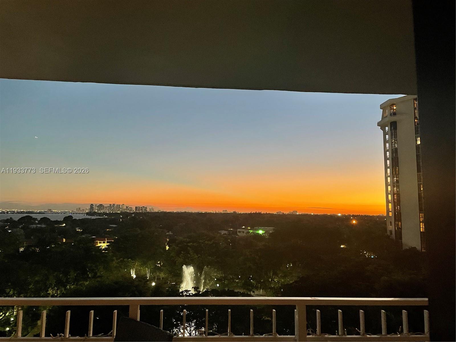 TOWERS OF QUAYSIDE CONDO - Residential