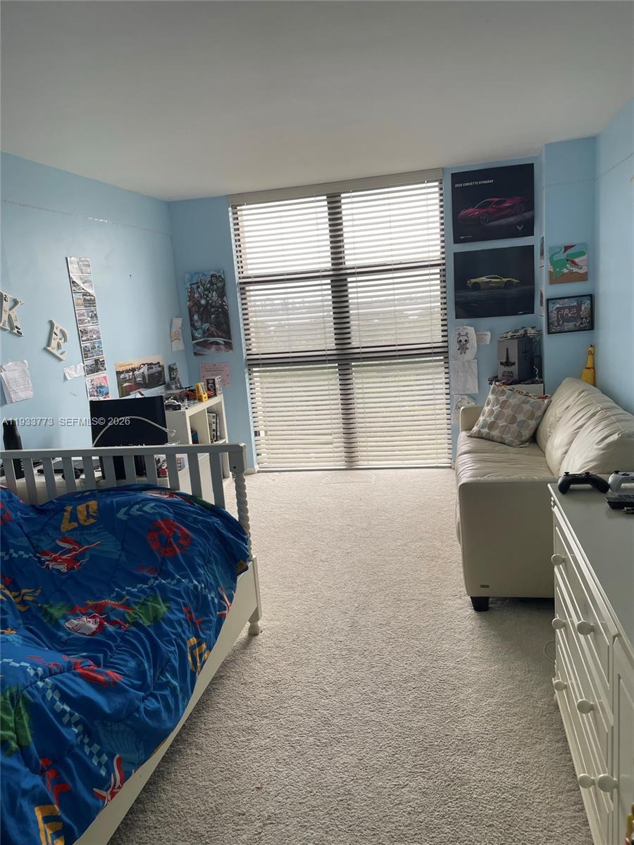 TOWERS OF QUAYSIDE CONDO - Residential