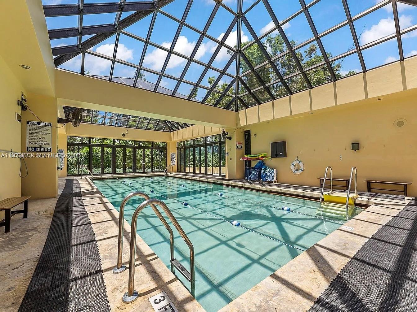 TOWERS OF QUAYSIDE CONDO - Residential