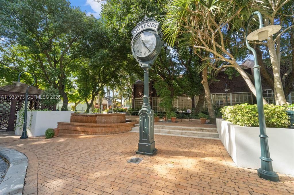 TOWERS OF QUAYSIDE CONDO - Residential