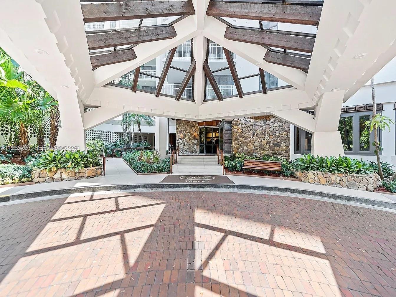 TOWERS OF QUAYSIDE CONDO - Residential