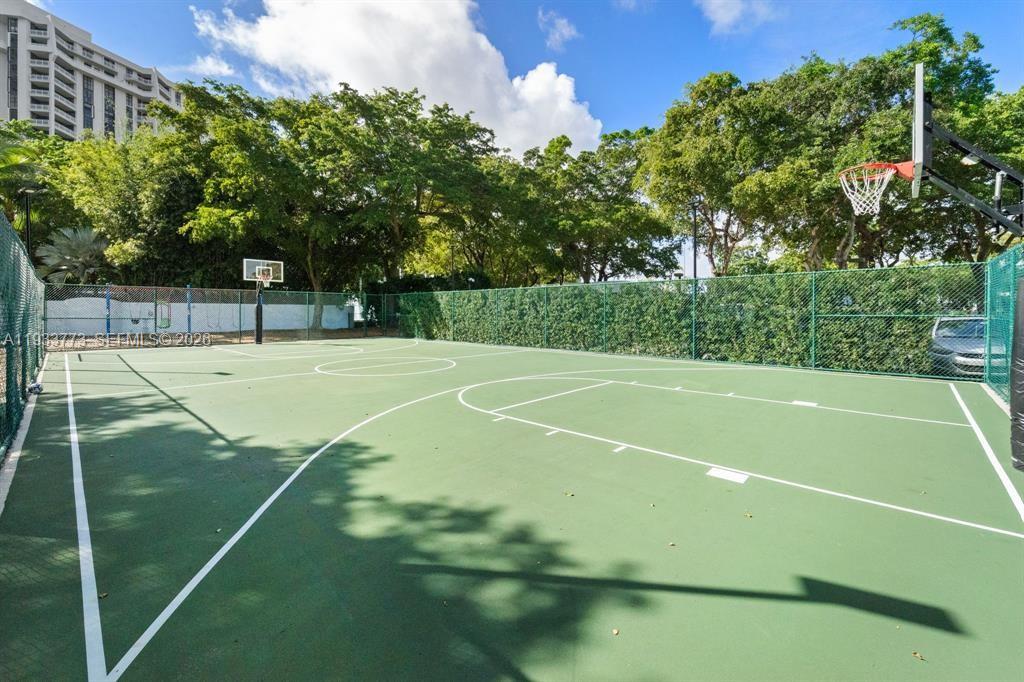 TOWERS OF QUAYSIDE CONDO - Residential