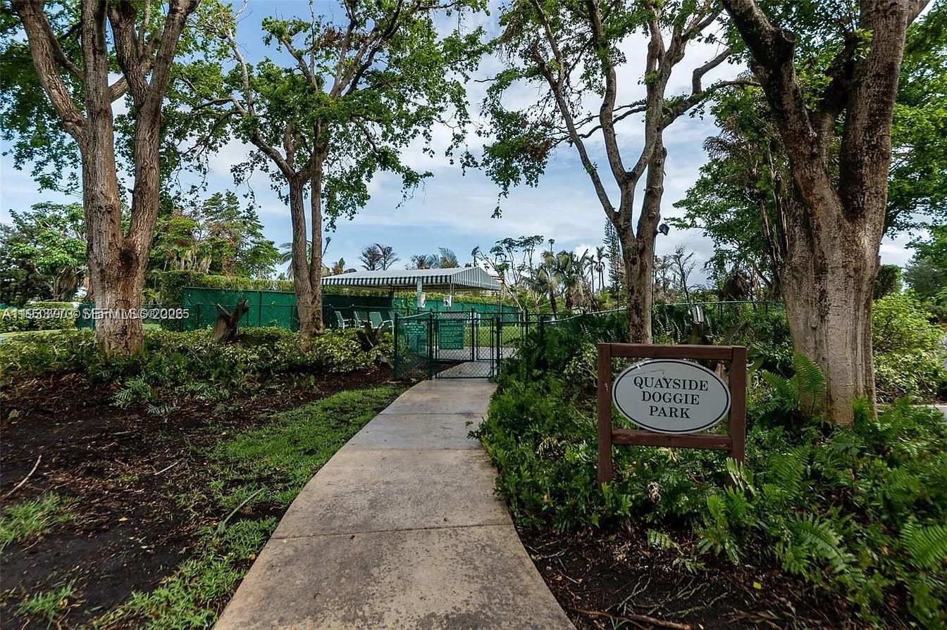 TOWERS OF QUAYSIDE CONDO - Residential