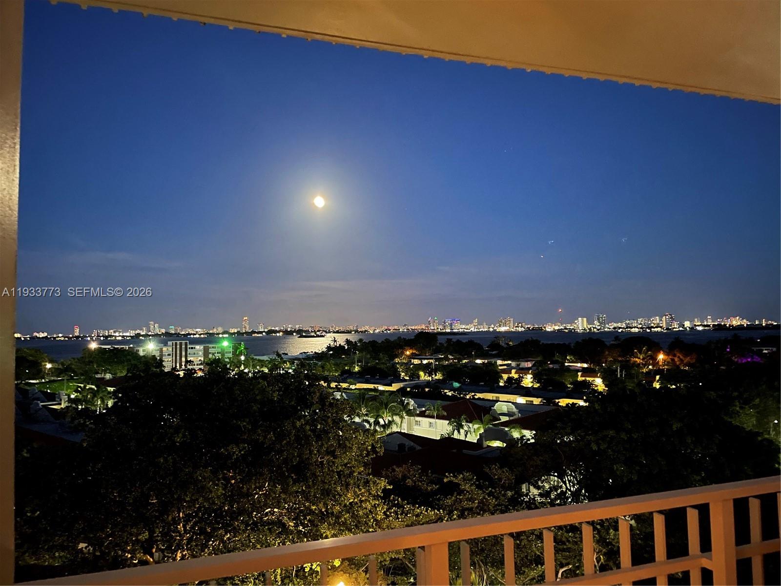 TOWERS OF QUAYSIDE CONDO - Residential