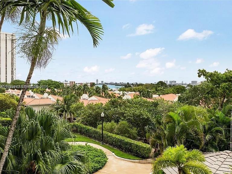 TOWERS OF QUAYSIDE CONDO - Residential