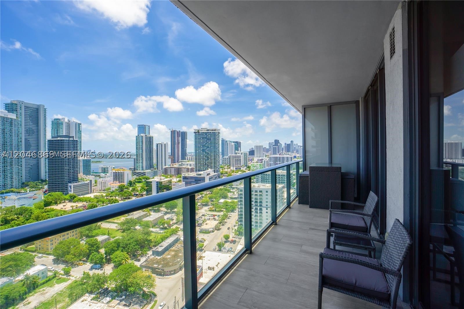 121 NE 34th St 2706