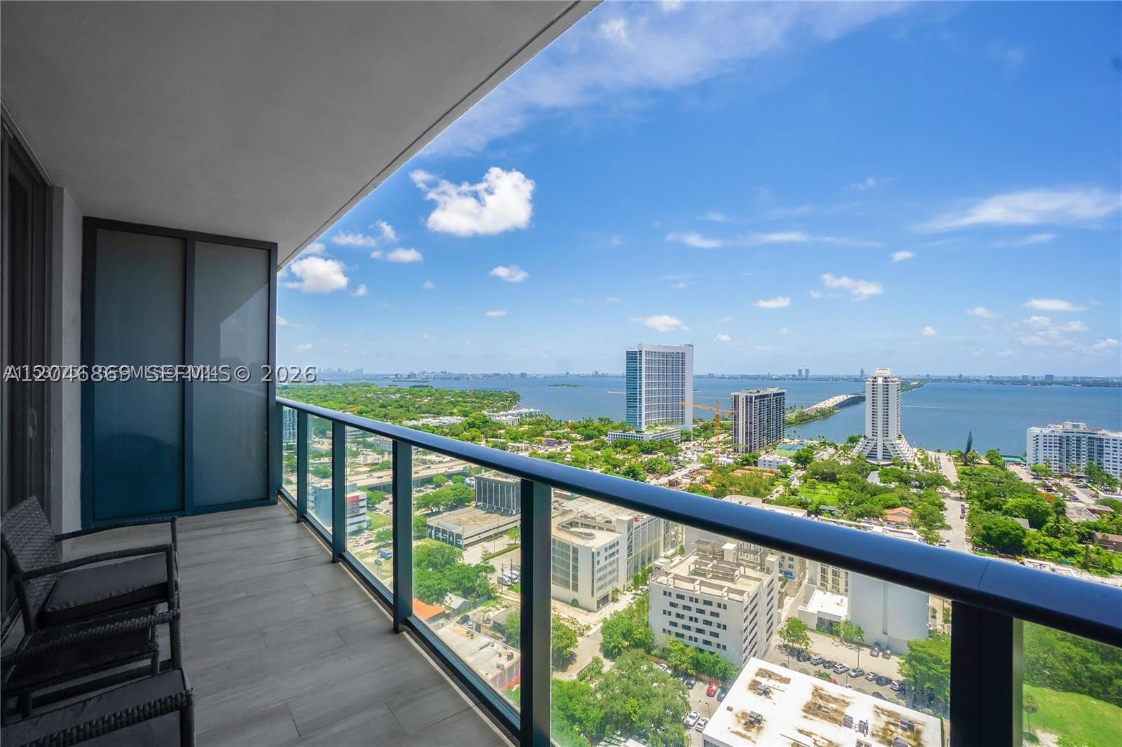 121 NE 34th St 2706