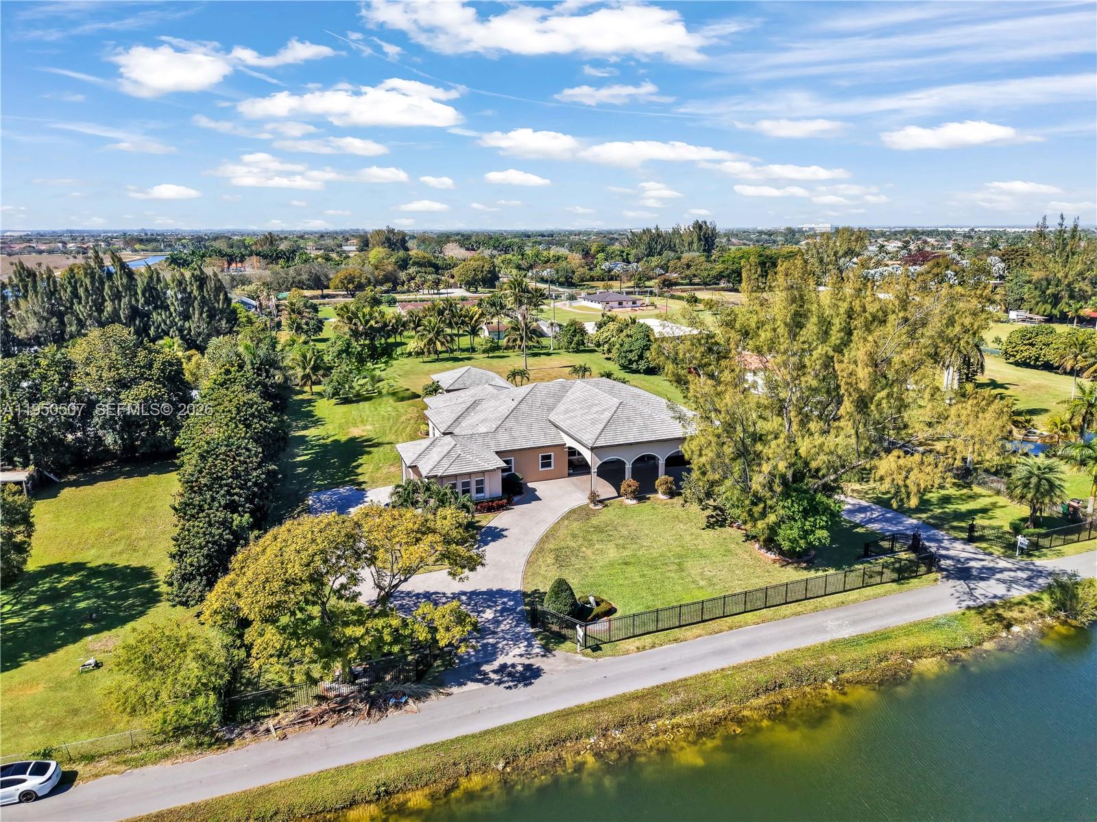 COUNTRY CLUB RANCHES SEC - Residential