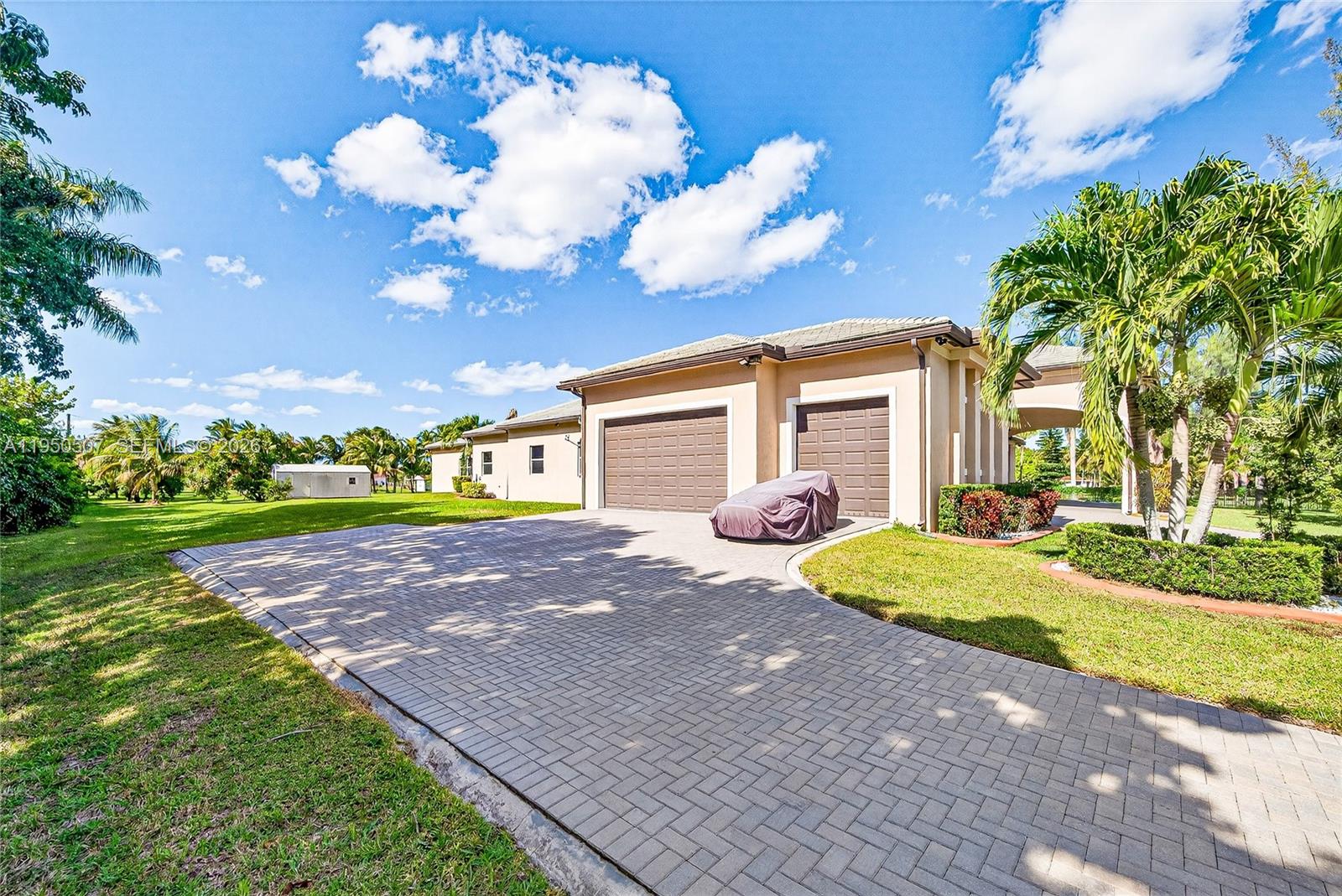 COUNTRY CLUB RANCHES SEC - Residential