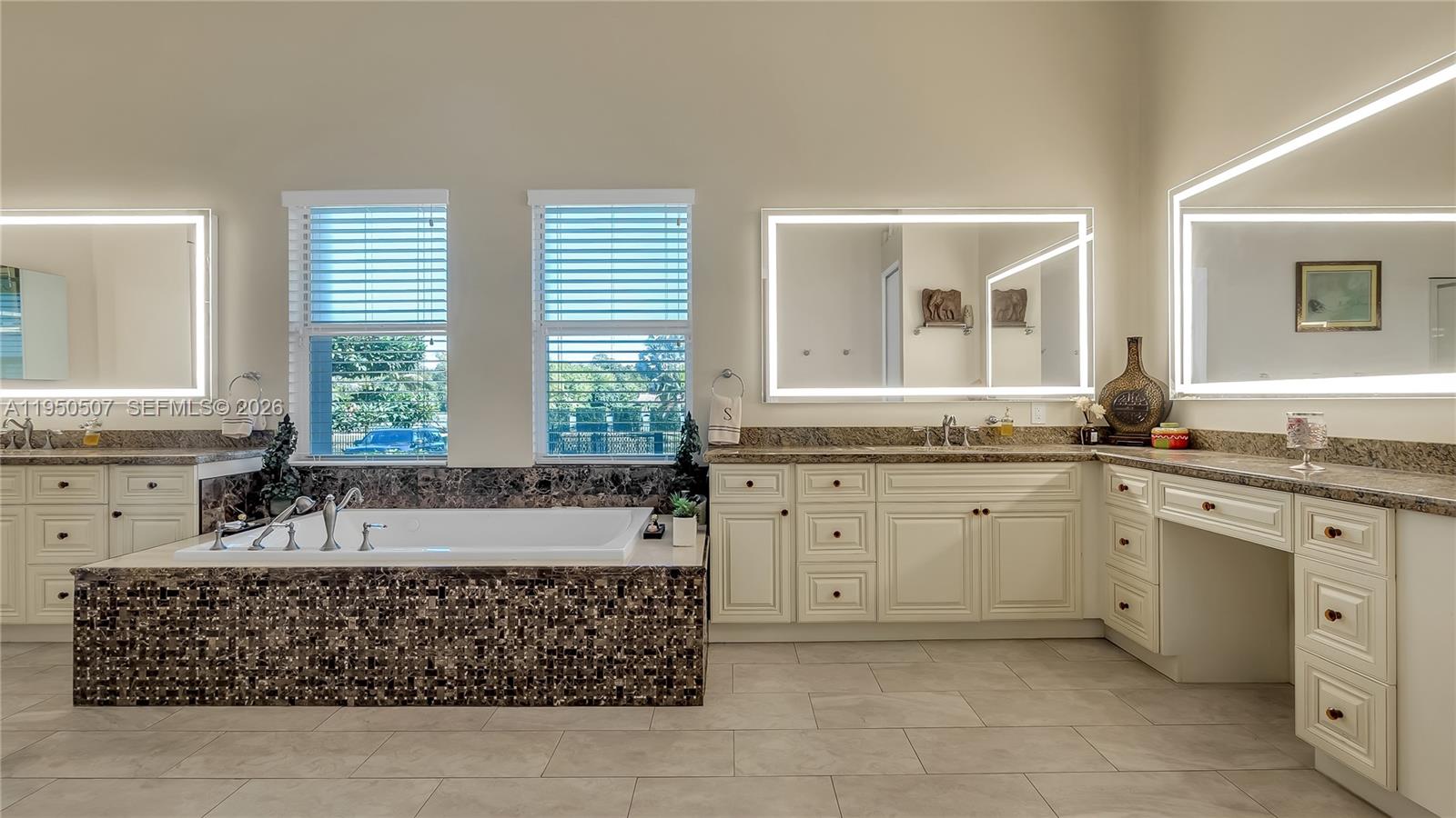 COUNTRY CLUB RANCHES SEC - Residential