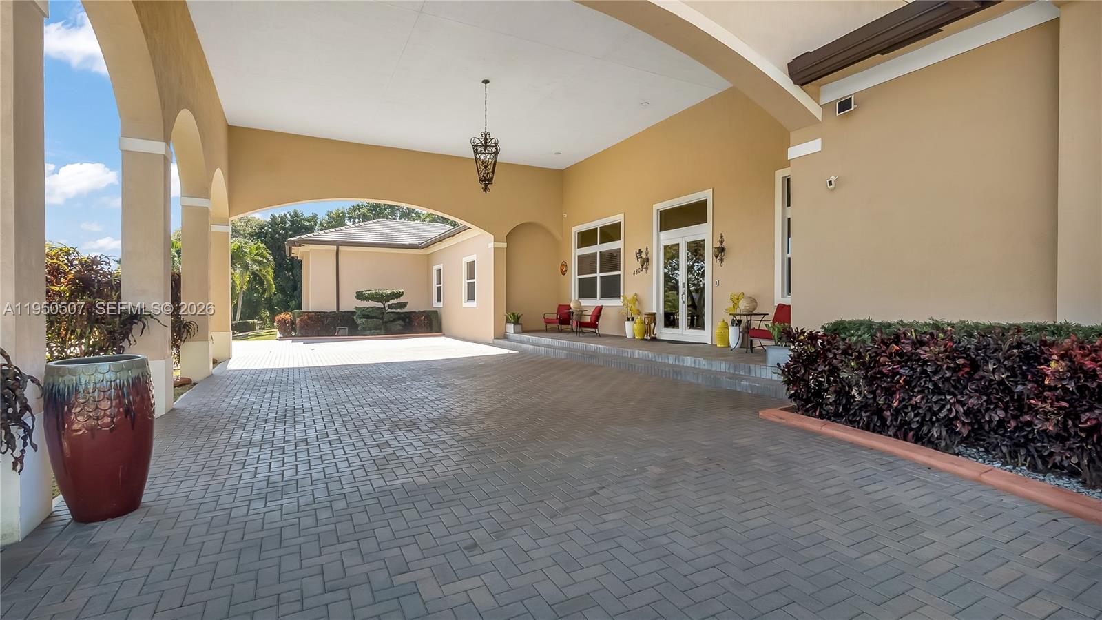 COUNTRY CLUB RANCHES SEC - Residential