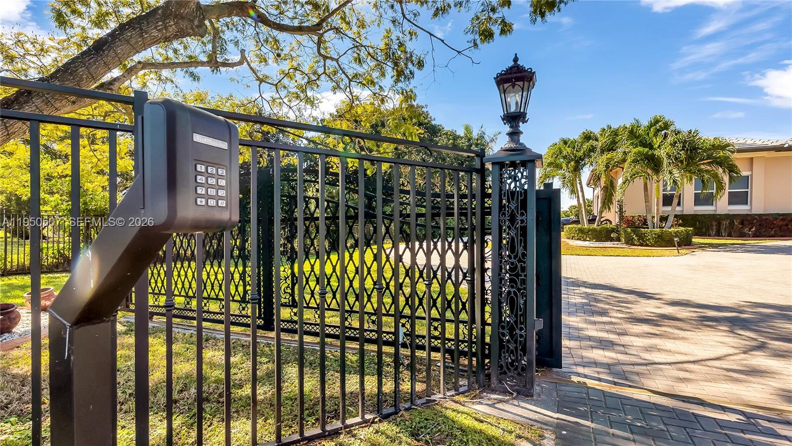 COUNTRY CLUB RANCHES SEC - Residential