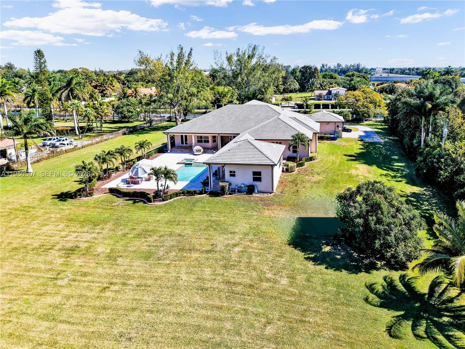 COUNTRY CLUB RANCHES SEC - Residential