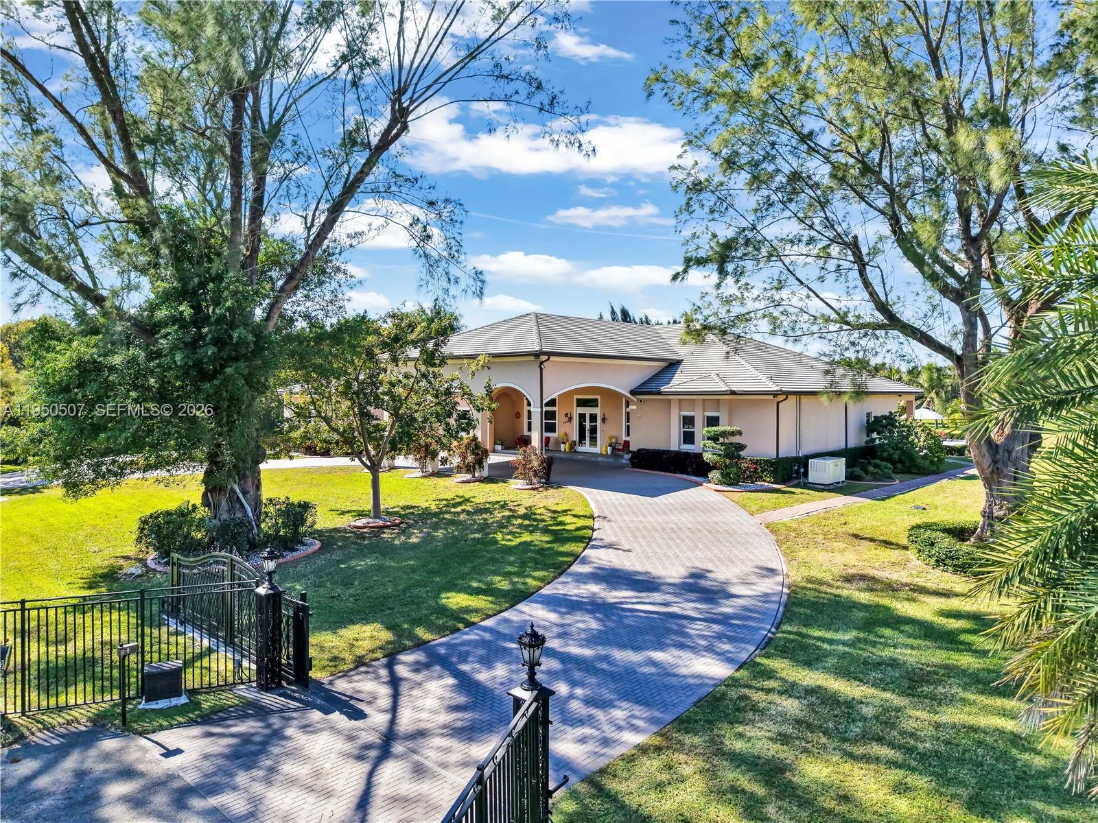 COUNTRY CLUB RANCHES SEC - Residential