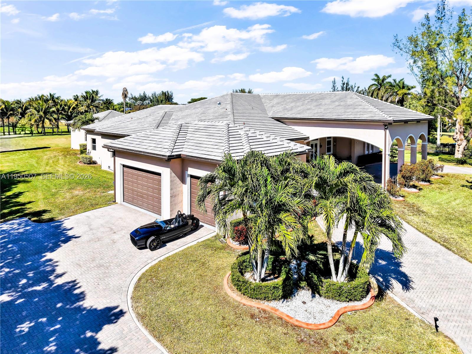 COUNTRY CLUB RANCHES SEC - Residential