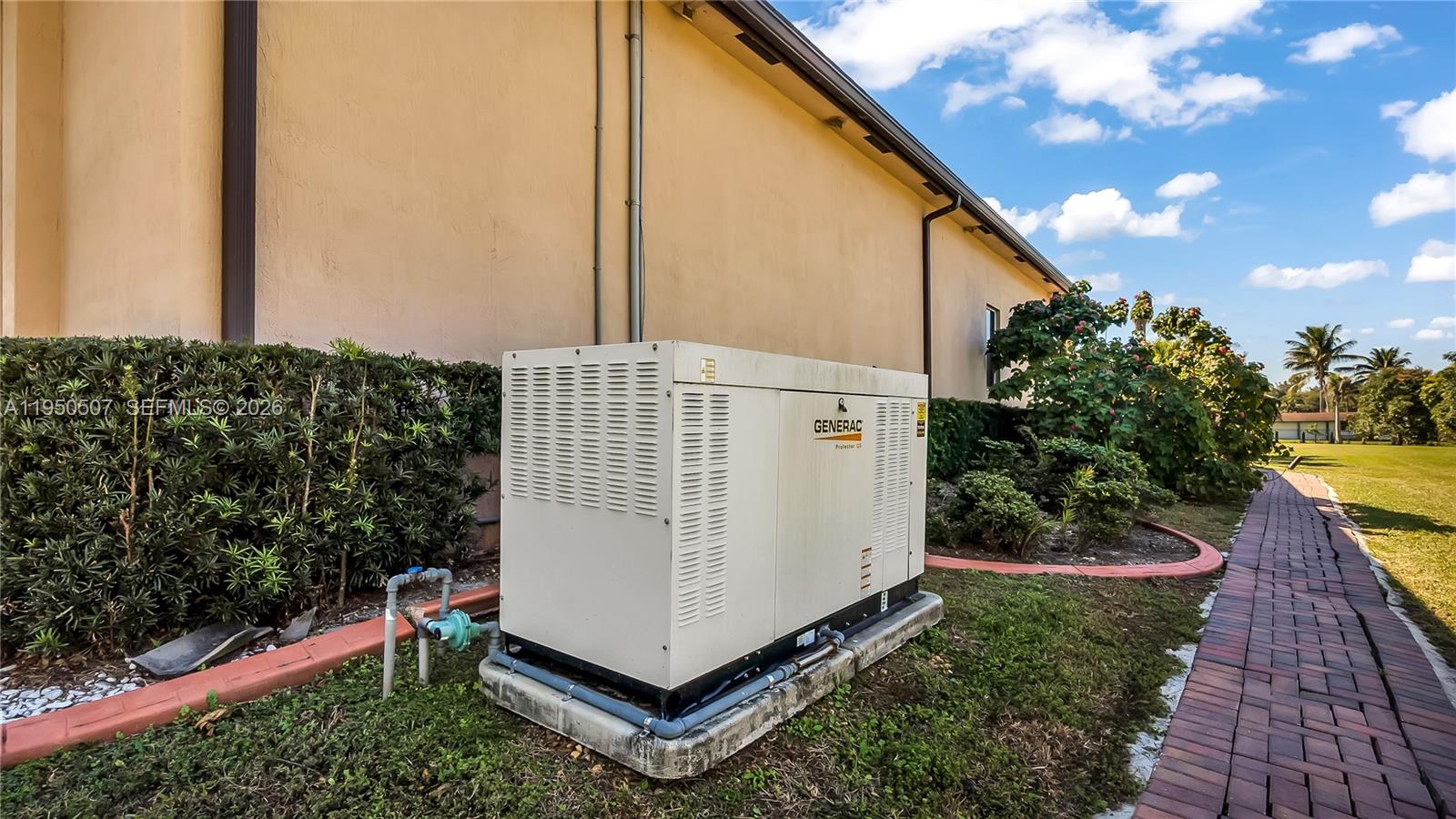 COUNTRY CLUB RANCHES SEC - Residential