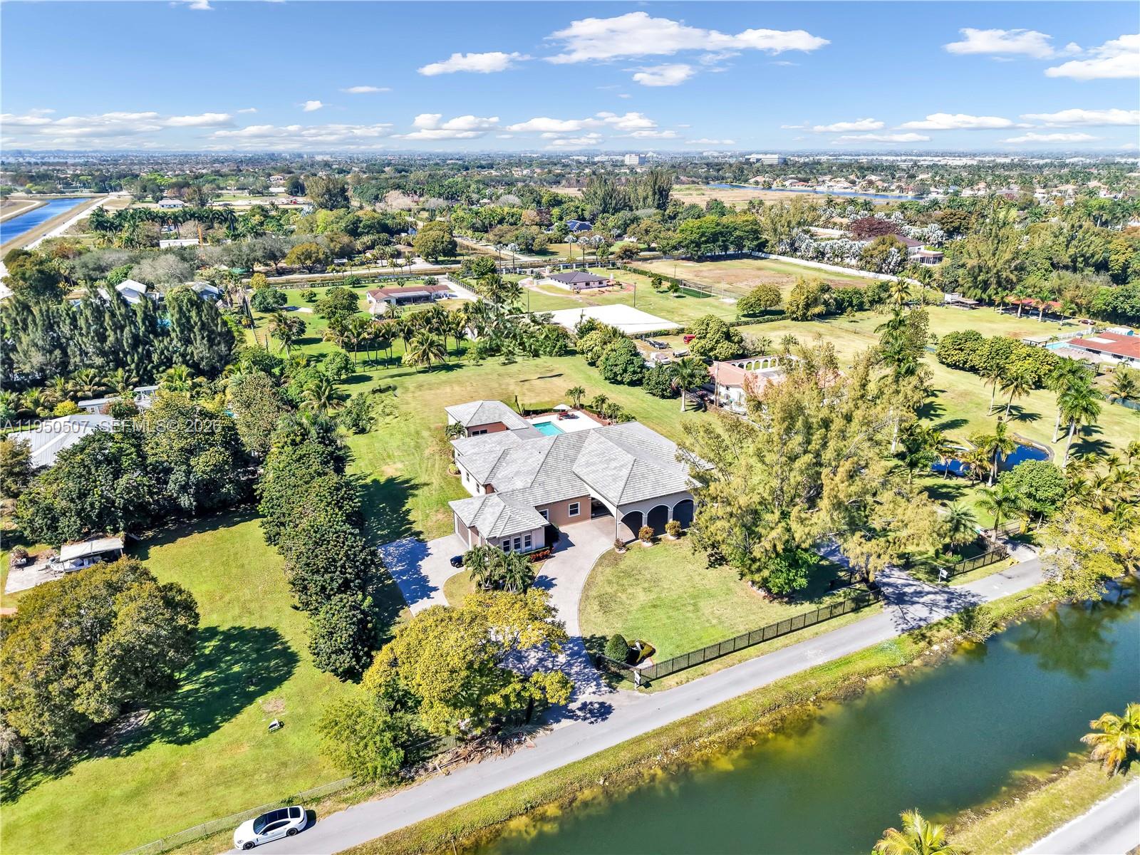 COUNTRY CLUB RANCHES SEC - Residential